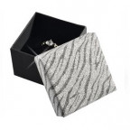 Darčeková krabička na prsteň strieborná zebrovaná