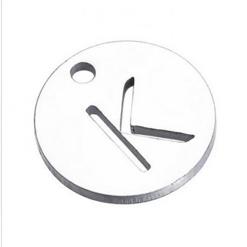 Drobný okrúhly oceľový prívesok - iniciála