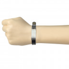 Čierny náramok s oceľovou doštičkou