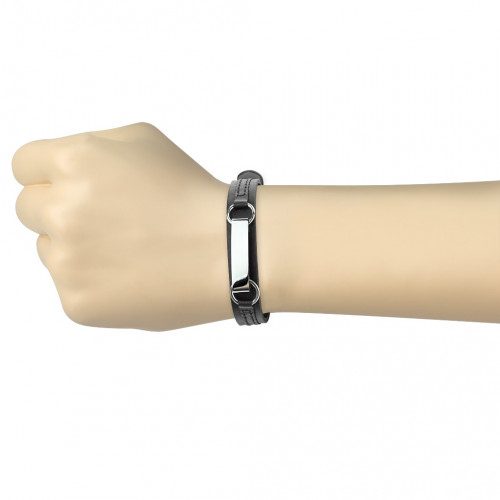 Čierny náramok s oceľovou doštičkou