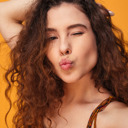 Piercing - kruh so srdiečkom, ružová farba