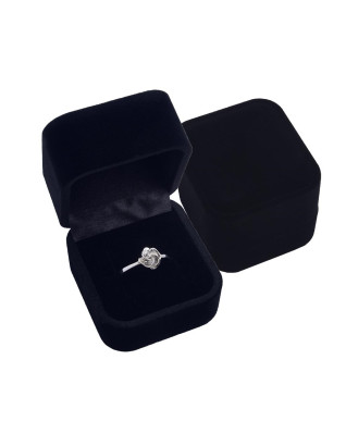 Čierna semišová darčeková krabička na prsteň