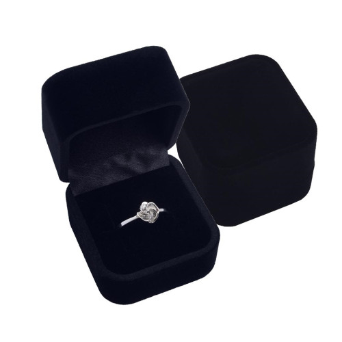 Čierna semišová darčeková krabička na prsteň