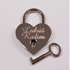 Kaštieľ lásky - srdiečko striebornej farby, rozmer 39 x 30 mm