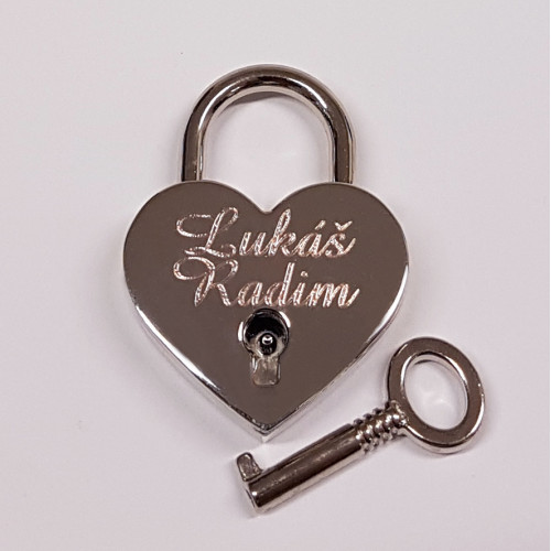 Kaštieľ lásky - srdiečko striebornej farby, rozmer 39 x 30 mm