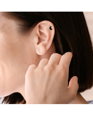 Cartilage piercing do ucha mesiac