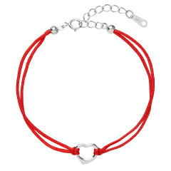 Červený náramok proti uhranutiu strieborné srdiečko