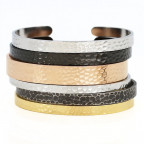 Tepaný pozlátený oceľový náramok s rytinou textu