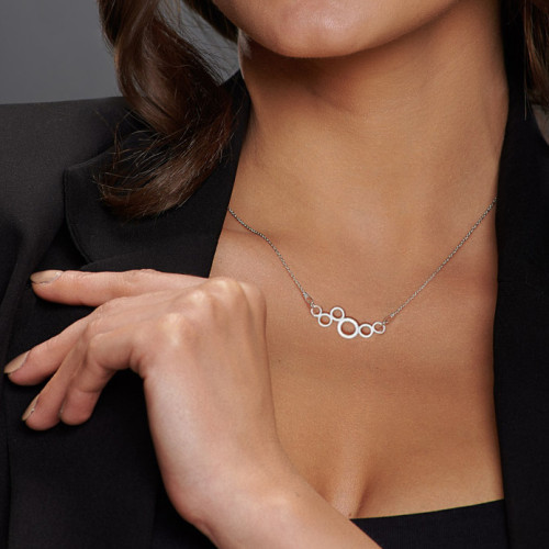 Strieborný náhrdelník s kolieskami