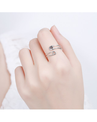 Strieborný prsteň zavracia špendlík