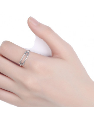 Strieborný prsteň zavracia špendlík