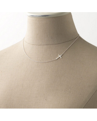 Strieborný retiazka s bočným krížikom