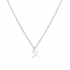 Ocelový náhrdelník, písmeno