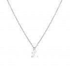 Ocelový náhrdelník, písmeno