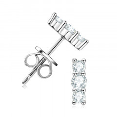 Strieborné náušnice s moissanitmi