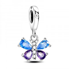 Visiaci strieborný prívesok korálik motýľ