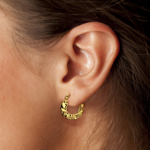 Pozlátené oceľové náušnice s tepaným povrchom