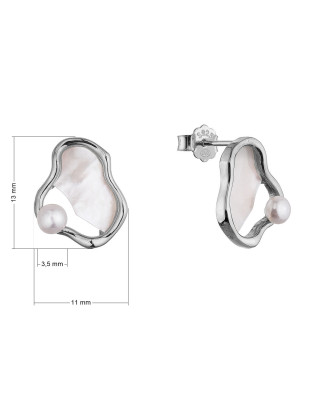 Strieborné náušnice nepravidelného tvaru s riečnou perlou