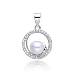 Strieborný prívesok s perlou a zirkónmi